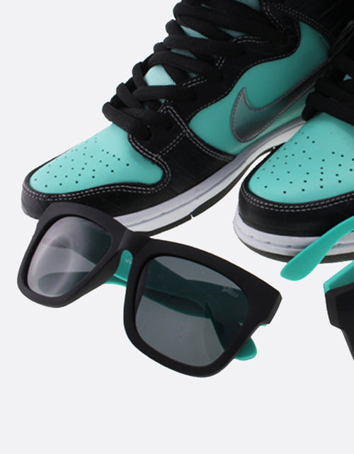 Load image into Gallery viewer, Jase New York Avery Sunglasses in Aqua